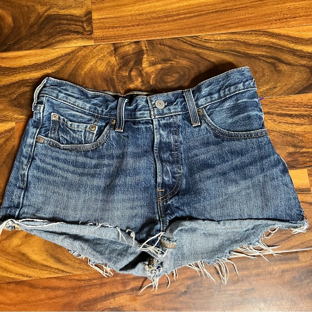 Levi’s 501 women’s waist 27 dark wash blue Jean shorts